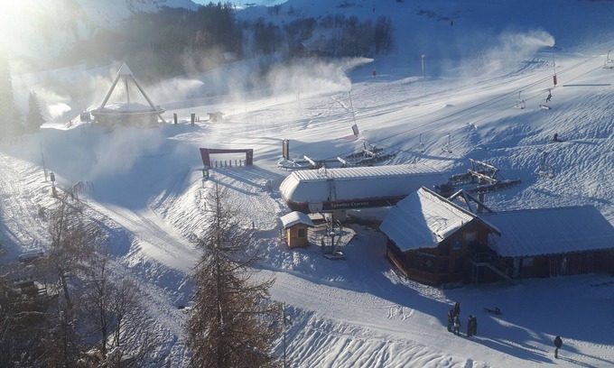 Le Corbier Apartment | MAGNIFICENT VIEW OF THE SLOPES, Departure and return skis at the foot of the resort center