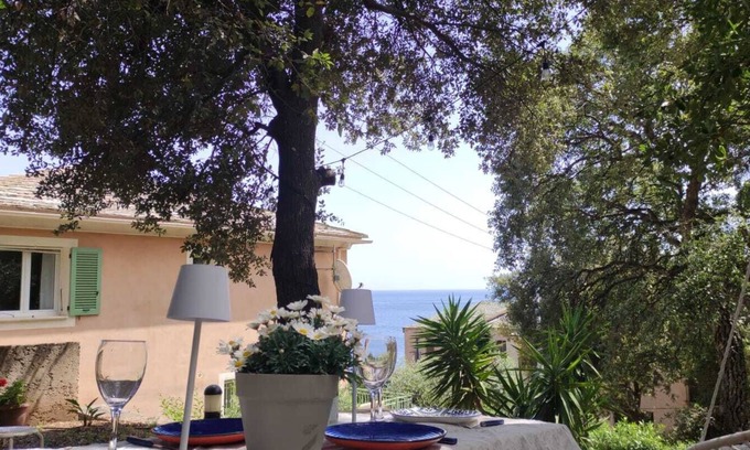 Erbalunga Apartment | Magnifique vu mer Deux Chambres Jardin Ombragé Balcon à 5 min à Pieds de la mer