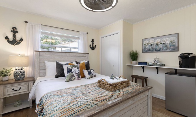 Clearwater House | Magnolia Ocean Retreat, 🏡5 min from Honeymoon Beach 🌴