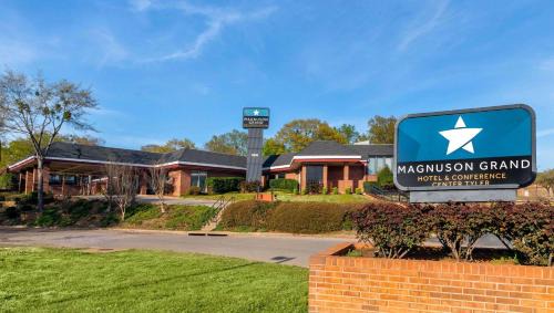 Tyler Hotel | Magnuson Grand Hotel and Conference Center Tyler