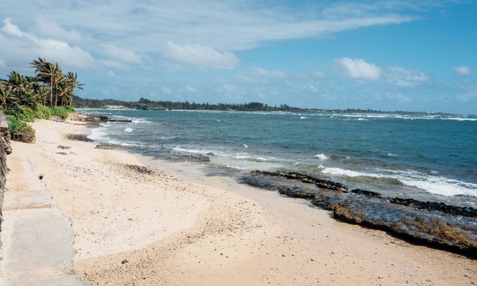 Hauula House | Mahalo Nui Loa & Welcome to Hale Pikake! 30 second walk to beach access.