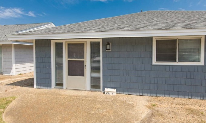 Northeast Virginia Beach House | Mai Kai 13A - North End VB with Pool