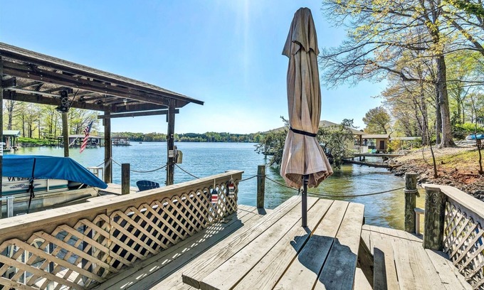 Moneta House | Maine Stay | 3 Bed, 3 Bath