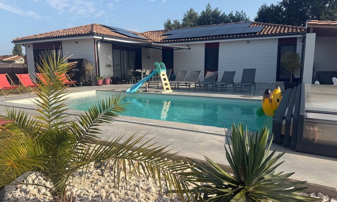 Gauriaguet House | Maison 160m2 Avec Piscine et Jeux Extérieur Proche Bordeaux