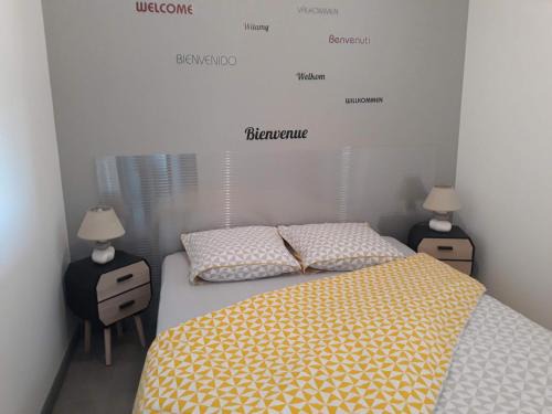 Saint-Mitre-les-Remparts House | Maison Coquillage
