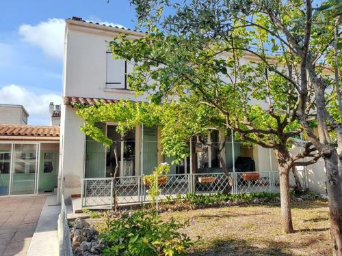 Monteux House | Maison charmante à Monteux avec jardin et équipements complets