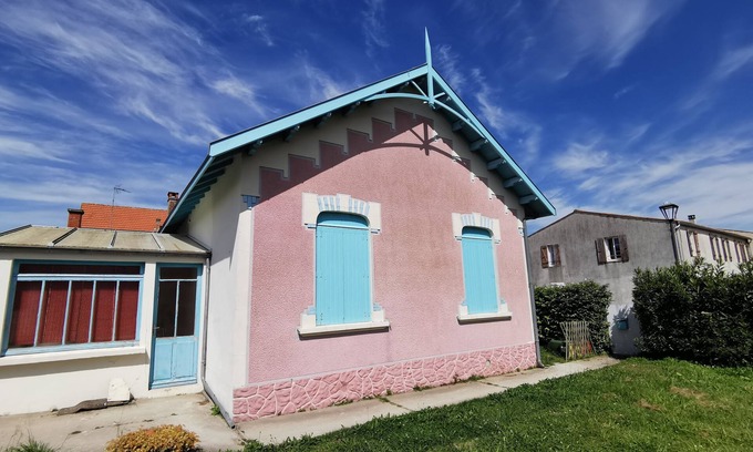 Le Chateau-d'Oleron House | Maison Classée au Cœur du Château Avec Dépendance