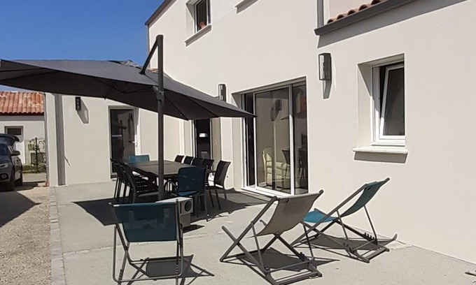 Saint-Vincent-sur-Jard House | Maison de Vacances à 340 m de la Plage, 12 Personnes