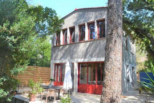 Le Pradet House | Maison dans un parc boisé jusqu'à 7 pers, plages à pied