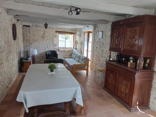 Sainte-Marie-de-Re House | Maison de charme cœur village - cour et terrasse extérieure à 200m de la mer