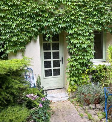Quartier du Vieux-Pont - Sainte-Genevieve House | Maison de ville arborée avec cachet