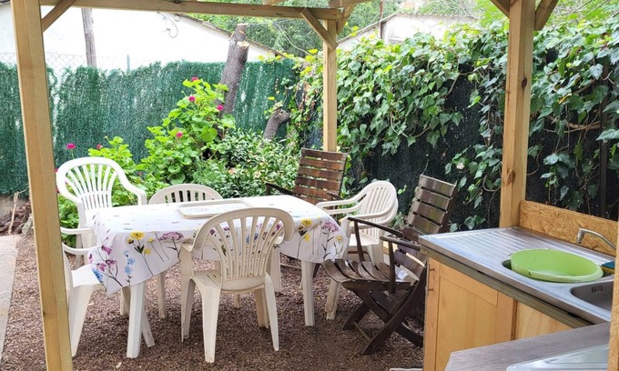Bastia Bed & Breakfast | Maison de Ville Avec Cuisine D'été Appareil Cuisson Ustensil et Vaisselle