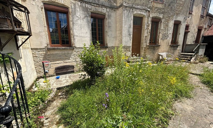 Chatillon-sur-Seine House | Maison du Xvieme Siècle, en Plein Coeur du Châtillonais et de la Côte D'or