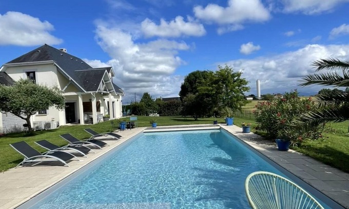 Ogenne-Camptort Villa | Maison Familiale Avec Piscine Entre Mer et Montagne