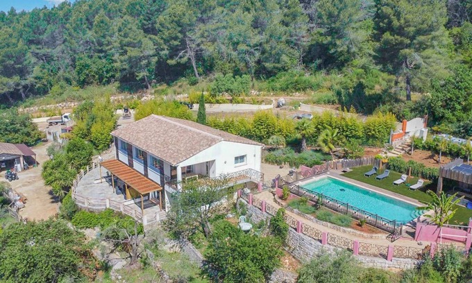 Saint-Cezaire-sur-Siagne House | Maison 300m² en 4 apparts, Piscine, Terrasse, Vue