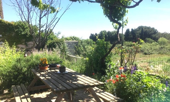 Villeneuve-les-Maguelone House | maison de vacances familiale avec vue du jardin magnifique sur soleil couchant