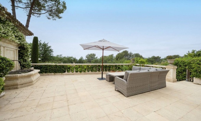 Roquefort-les-Pins Villa | Maison Lavande - Four Bedroom Villa, Sleeps 6