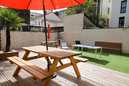 Gratte Ciel Villa | MAISON LE GRATTE CIEL - séminaire ou famille, salle de réunion, 8 chambres Clim, Jardin & Salle de sport