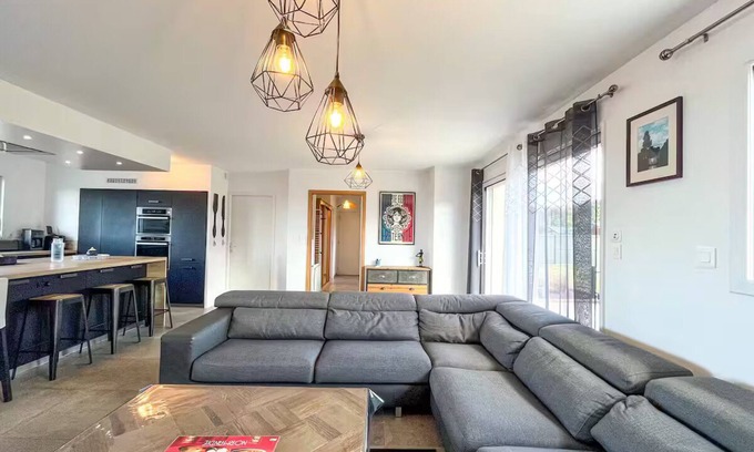 Digosville House | Maison Lévi with sea view and 200m from the port