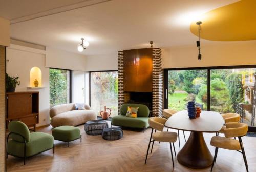 Herstal House | Maison modernisée au caractère 70ies
