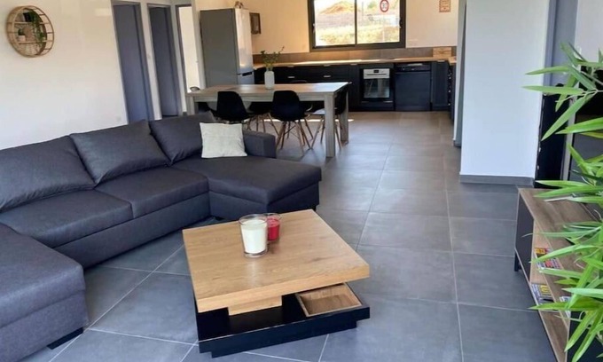 Caux House | Maison Plain-pied 6 Couchages, Terrasse et Piscine
