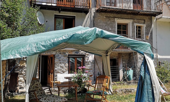 Planay House | Maison Près de Bozel, 100 m2 Habitables, 4 Chambres, 8 Personnes, Cour et Jardin