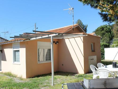 Saint-Pierre-la-Mer House | Maison proche plage et commerces, 3 pièces, climatisée, 6 couchages, animaux acceptés - FR-1-229D-57