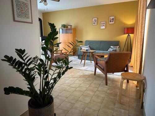 Chablis House | Maison Seventies climatisée, parking privé