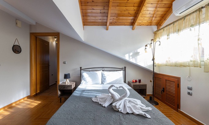 Kefalonia Apartment | Maisonette with balcony, up to 8 people, in the Center of Argostoli