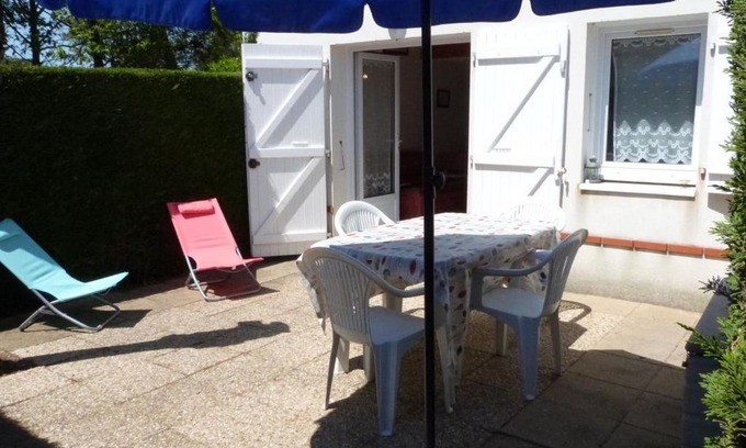 La Tranche-sur-Mer House | Maisonnette 450m de la plage avec piscine et parking à La Tranche-sur-Mer - FR-1-194-184