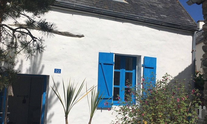 Locquirec Cottage | Maisonnette Bretonne Typique, Plage à Pieds, Terrasse Fleurie et Parking Privés