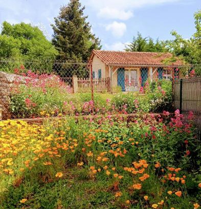 Orgedeuil House | Maisonnette "Les Volets Bleus"