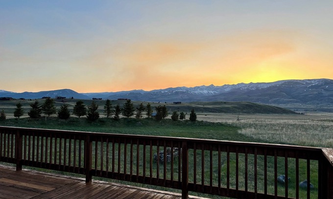 Livingston House | Majestic Getaway in the Mountains The Steele House Paradise Valley Montana