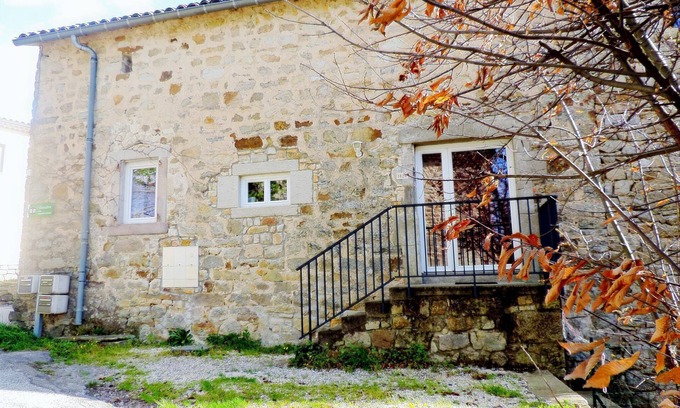 Les Assions House | Majestic holiday home in Les Assions with terrace