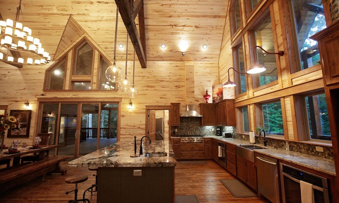 Broken Bow Cabin | Majestic Lodge: 4,500 sq. ft., Impressive, Games, Hot Tub, Entertaining!
