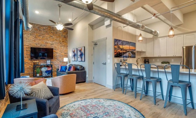 Downtown Nashville Apartment | Majestic Lofts 301 - 2.5 Blocks from Broadway! Spacious 4bed, 5bath Loft