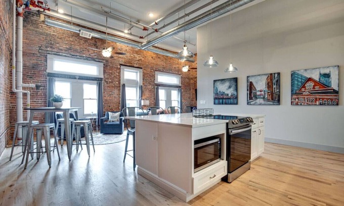 Downtown Nashville Apartment | Majestic Lofts #501 - 2.5 blocks away from the Heart of Broadway!