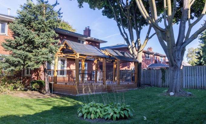 Mississauga House | Majestic Mansion with Bar & Entertainment Space