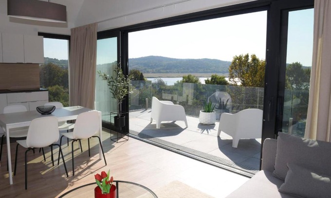 Tihany Apartment | Major Residence