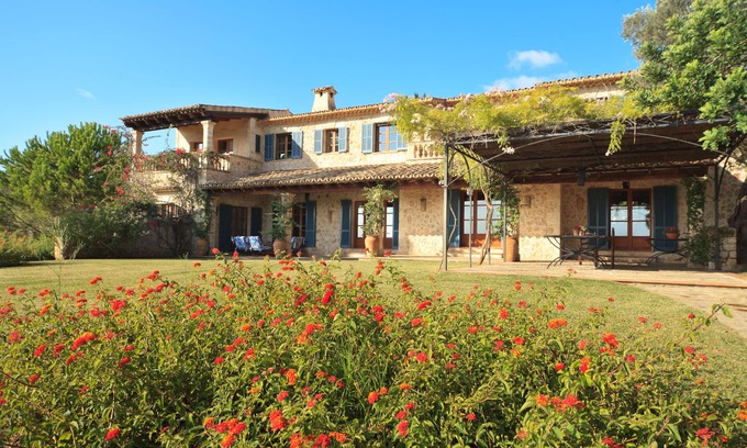 Pollensa House | Majorquin villa with sea views