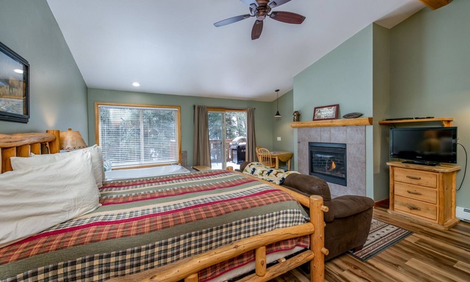 Estes Park Condo | Make your Estes Park Suite dreams come true in the Riverfront Suite.
