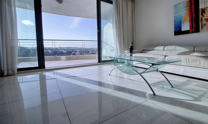 Gzira Apartment | Make your holiday worthwhile at this fabulous accommodation just a minute away from Sliema ferries