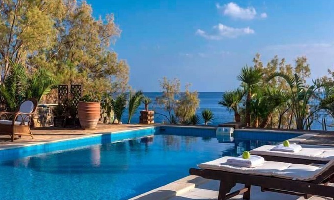 Mavros Kolimpos Villa | Makrygialos Villa - Beachfront villa private pool