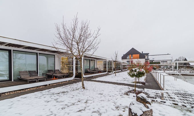 Crnomelj House | Malerič Glamping Home with Natural pool & Wellness
