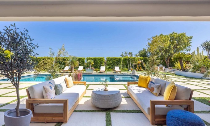 Central Malibu House | Malibu Luxury 4 BR Home w Pool and Ocean Views