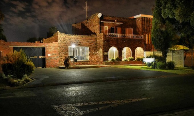 Vanderbijlpark House | Mall Guesthouse