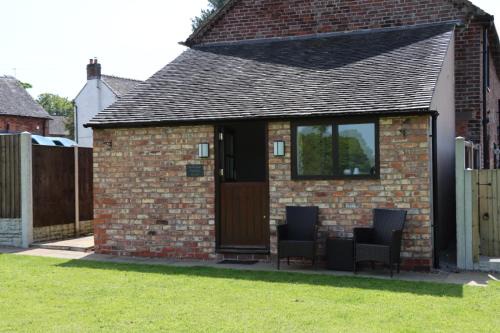 Forsbrook House | Malthouse Farm Cottage Studio