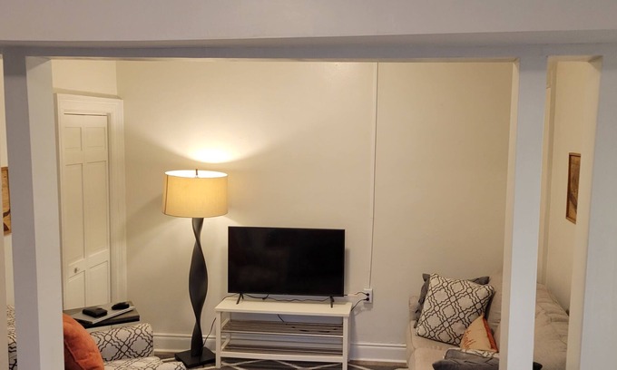 Albany Apartment | Mambo House Downtown Albany #ALB Airport