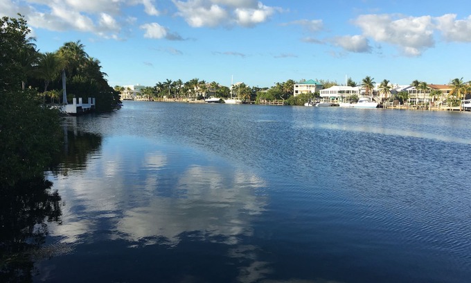 Marathon House | Manatee Bay , Pool table, Jacuzzi, Pool, Kayaks, REDUCED RATES AVAIL NOW