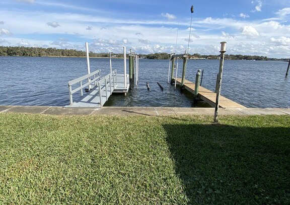 Crystal River House | Manatee Manor-Big beautiful Crystal River ranch home on main river w/ pool